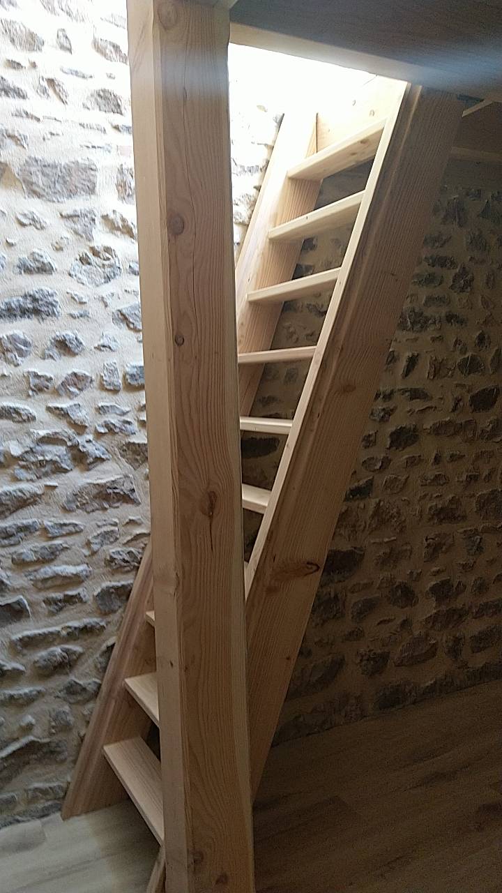 Aménagement dépendances escalier bois